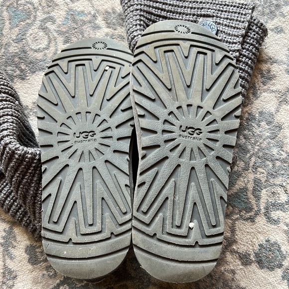 Grey Knit Uggs - Picture 5 of 5